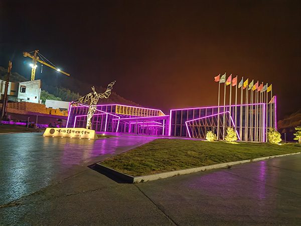 城市亮化是现代城市建设的重要组成部分，它不仅可以美化城市的夜景，还能提升城市的整体形象。随着科技的不断进步，城市亮化也得到了更多的关注和创新。本文将介绍一些关于城市亮化的创意和技术，帮助读者了解成县城市亮化的重要性以及如何进行成县城市亮化的规划和实施。